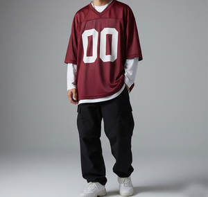 Maillot de football respirant en mesh pour homme, personnalisable avec nom et numéro d'équipe, maillot de sport performant pour les matchs de ligue - Product Image 6