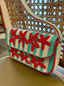 Sac de soirée floral fait main Boho Luxe, orné de perles, style artisanal, élégant et tendance - Product Image 1