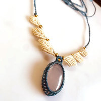Collier ras du cou en macramé fait main avec quartz rose, pendentif feuille blanche bohème en pierre précieuse, cordon réglable, cristal de guérison certifié IGI