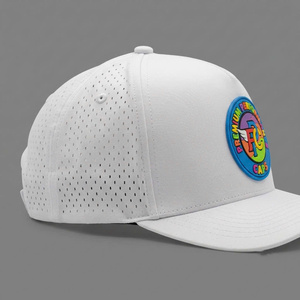 Casquette de sport unisexe premium à 5 panneaux, visière incurvée, forme structurée, en PVC et caoutchouc, avec logo personnalisé découpé au laser et trous, pour l'été et le quotidien - Product Image 2
