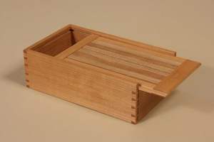Caja de Almacenamiento Hecha a Mano, Tallada en Madera, Tamaño Personalizado, Alta Calidad, Estilo Clásico, Ecológica - Product Image 3