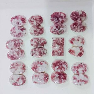 Pendentif en Lepidolite poli en gros, paire de pierres précieuses lâches pour la fabrication de bijoux et colliers, disponible à la vente - Product Image 3