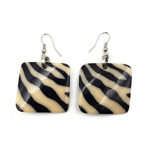 Boucles d'oreilles pendantes carrées en bois et résine, boucles d'oreilles géométriques pour femmes, bijoux de mariage - Product Image 2