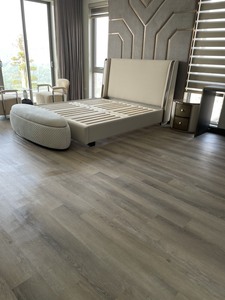 Planches de sol en vinyle SPC modernes, ignifuges, écologiques, imperméables, à clipser, larges, pour chambre à coucher - Product Image 4