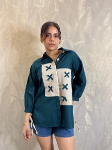 Camisa de Mujer de Manga Larga con Botones, Diseño de Parches y Apliques en Contraste de Color, Estilo Holgado Informal para Oficina o Uso Diario - Product Image 1