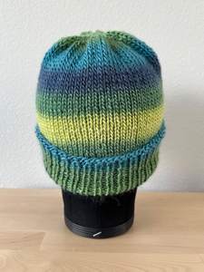 Nouveau bonnet d'hiver en fourrure longue tie-dye pour femme, bonnet en peluche avec lettre C, bonnet tricoté chaud - Product Image 3