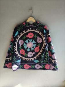 Chaqueta Acolchada Reversible Hecha a Mano en India, Chaqueta Unisex de Terciopelo de Algodón Premium con Botones, Regalo Perfecto para Ella en Invierno - Product Image 6