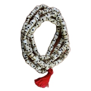 Mala de prière en os sculpté à la main, 108 perles - Product Image 4