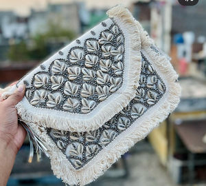 Sac à bandoulière de luxe artisanal pour femme, pochette bohème personnalisée avec pompon et fermeture éclair, léger, pliable, pour soirée, en jute - Product Image 6