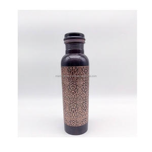 Botella de agua de cobre hecha a mano para el hogar, la oficina y viajes, que apoya una rutina diaria simple y saludable de hidratación. - Product Image 5