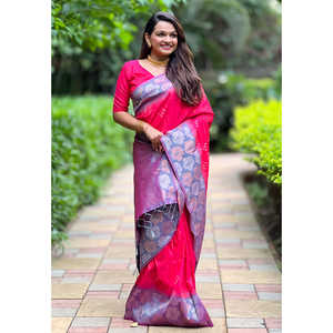 ผ้าซารีสีชมพูสดใสเนื้อผ้าไหมนุ่มลายดอกไม้ขอบประดับด้วยงานปักดิ้นทองสำหรับชุดราตรี - Product Image 3