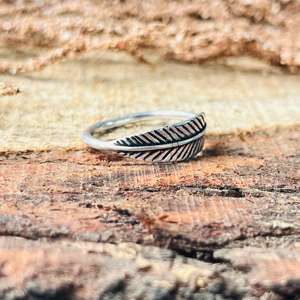 Bague en laiton pour femme, motif feuille, inspirée de la nature, finition argent oxydé, style minimaliste bohème, vente en gros - Product Image 4