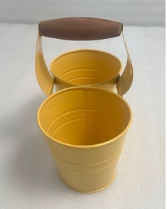Macetero Decorativo de Hierro con Diseño Elegante y Acabado en Recubrimiento de Polvo Amarillo para Sala de Estar, Jardín, Patio y Balcón - Product Image 5