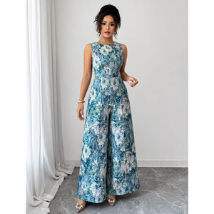 Combinaison à jambes larges à fleurs Serene Garden, fermeture éclair dissimulée au dos pour une finition sans couture. - Product Image 3