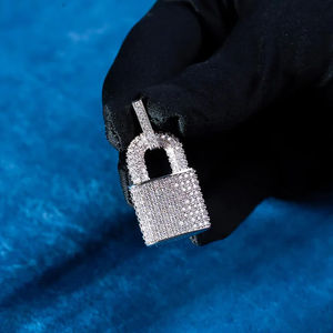 Pendentif breloque en forme de cadenas plaqué argent avec strass, bijoux hip-hop, cadeau unisexe - Product Image 1