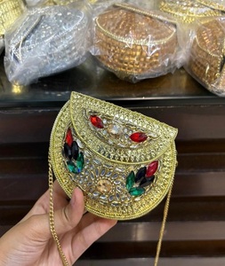 กระเป๋าคลัทช์งานแฮนด์เมดชุบทองประดับด้วย Kundan แบบดั้งเดิม กระเป๋าถือสำหรับงานกลางคืนสำหรับผู้หญิง เหมาะสำหรับงานแต่งงาน งานปาร์ตี้ และงานเฉลิมฉลองต่างๆ - Product Image 3