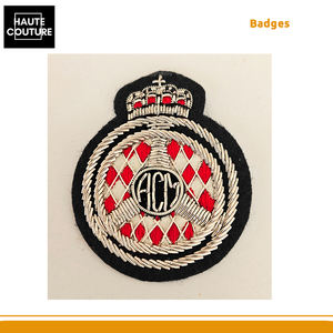 Insignia Cosida a Mano de Alta Calidad – Diseño de Corona Roja y Plateada de 5×6 cm para Chaquetas a Precio Directo de Fábrica - Product Image 2