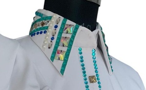 Chemise d'équitation blanche de style western, brodée de strass et de perles, avec détails en cuir - Product Image 4