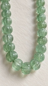 Collier de perles en quartz fraise en forme de citrouille avec cordon tressé décoratif et pompon - Product Image 3