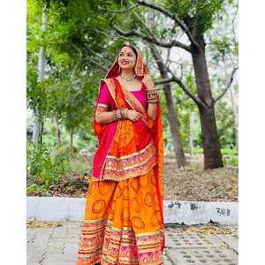 BANDHANI DE SEDA DE CHIFON TRADICIONAL LACE WORK SAREE CON BLUSA DESCOSADA NARANJA - Product Image 1