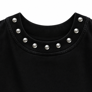 Camiseta sin mangas Glory Custom con estampado gráfico de diamantes de imitación DTG, 100% algodón jersey, estilo vintage moderno, camiseta de manga corta unisex. - Product Image 4