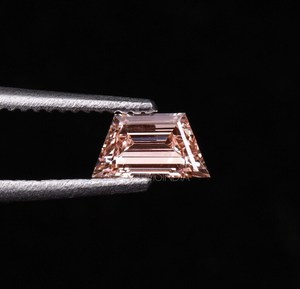 Hot Selling Premium IGI Certified Laser <b>Drilled</b> Lab Grown Trapezoid Cut Loose CVD Fancy <b>Pink</b> VVS Clarity Diamond Fine Jewelry - Product Image 1