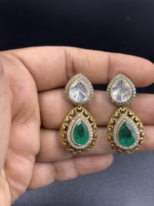 Parure de Boucles d'Oreilles Tendance Plaqué Or Vintage avec Pierres de Zircon Taillées en Poire pour Femme – Idéal Mariage, Fiançailles, Anniversaire, Fête – Bijoux de Haute Qualité - Product Image 3