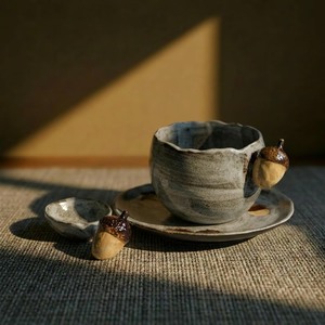 Mug en céramique artisanal luxueux avec motif de gland, style Wabi Sabi, pour usage domestique - Product Image 4