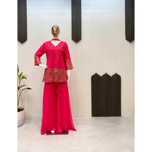 Conjunto de Ropa India y Pakistaní de Diseñador, Hermoso Dupatta, Adornado, para Fiestas, Top y Pantalón - Product Image 1