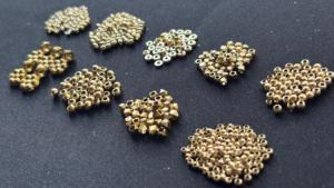 Breloques en laiton faites à la main, micro-macramé, petits pendentifs métalliques pour la fabrication de bijoux, composants de bracelets bohèmes, fournitures artisanales en gros - Product Image 2