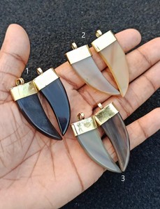 Pendentif en corne naturelle, pièce décorative artisanale, doté d'un matériau authentique, d'une finition supérieure et d'un charme artisanal distinctif - Product Image 4