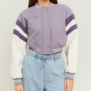 Blouson universitaire lilas et blanc pour femme, à manches longues, col montant, color-block, coupe courte, idéal pour le printemps - Product Image 2