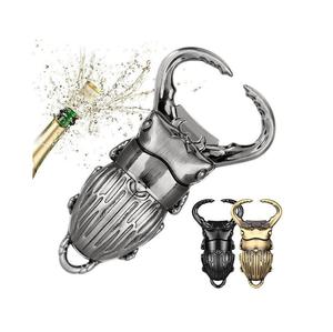 Décapsuleur de bière en métal au design insecte, petit cadeau pour mariage, fête, anniversaire - Product Image 1
