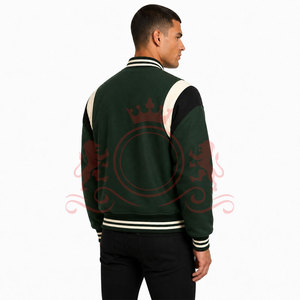 Chaqueta Urbana Verde Oscuro con Letras Negras, Costuras Premium, Tela Suave, Ajuste Cómodo, Ropa Moderna para el Día a Día - Product Image 3