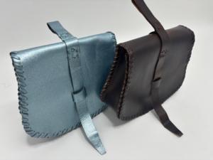 Sacs à main en cuir bleu et noir de qualité supérieure avec deux boutons pour femmes, vente en gros OEM, accessoires de mode durables pour l'exportation - Product Image 4