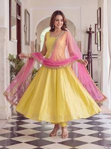 Purple Indian Pakistani Women's Floor-Length Lehenga <strong>Set</strong> With Embroidered Dupatta Traditional Wedding Wear - Product Image 4