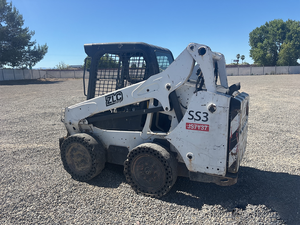 Cargadora Compacta S570 2015 con Cabina Cerrada, Máquina de Construcción de Alto Rendimiento - Product Image 5