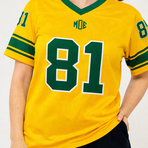 Proveedor de camisetas de fútbol americano personalizadas en color amarillo, diseños sublimados, impresión por transferencia, estilo vintage, corte holgado, malla, fabricadas en EE. UU. - Product Image 4