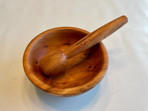 Ensemble mortier et pilon en bois artisanal, durable, pour broyer les herbes et les épices, bol en bois de qualité alimentaire, cuillère assortie - Product Image 1