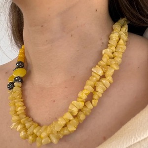 Collier en résine pour femme de qualité supérieure, chaîne brillante couleur ambre, collier en résine époxy polie, fabrication artisanale - Product Image 1
