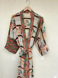 Kimono vintage en soie blanche recyclé cadeau d'anniversaire pour sa robe de nuit - Product Image 4