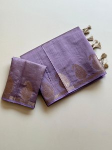 Sari traditionnel en soie Butta Tussar Slub de qualité supérieure, avec bordure intemporelle et tissage de designer, collection Heritage Nakashi Butta. - Product Image 1
