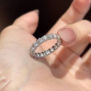 Anillo de compromiso de plata de ley S925 de alta gama, elegante anillo de boda, exquisito anillo con pavé de moissanita, chapado en platino. - Product Image 1