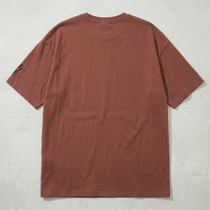 เสื้อยืดคอตตอนทรงหลวมแบบดรอปโชว์เดอร์สีน้ำตาลพรีเมียมสำหรับผู้ชาย สั่งทำโลโก้ได้ตามต้องการ  ใส่สบายๆ ในฤดูร้อน - Product Image 2