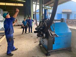 Machine de fabrication de tubes avec formage de rouleaux et roulement de filetage pour tuyau de diamètre 60 76 90 114 140 - Product Image 6