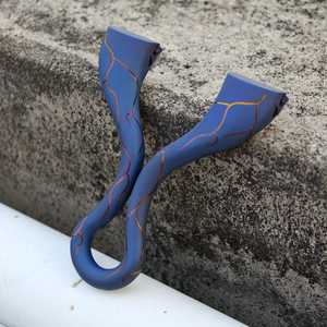 Tuyau bleu avec motif de veines orange et lance-pierre en forme de pièce de puzzle - Product Image 6