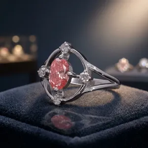 Anillo de Compromiso y Boda de Diamantes con Corte Oval Clásico en Oro de 18K, con Cuatro Acentos de Diamantes, Certificado IGI, Joyería de Lujo Personalizada - Product Image 6