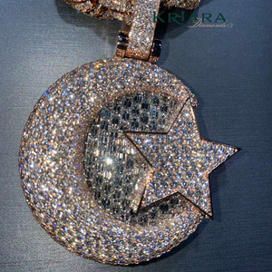 Colgante Clásico Personalizado de Plata 925 Bañado en Oro Rosa con Incrustaciones de Circonitas, Diseño Rosa Lunar Cultivada en Laboratorio - Product Image 3