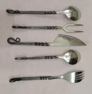 Ensemble de couverts médiévaux, outils de table traditionnels pour les événements sur le thème des châteaux, les restaurants et les occasions spéciales - Product Image 4
