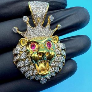 Colgante Cabeza de León de Plata de Ley 925 con Baño de Oro de 18K y Moissanita de Corte Brillante Redondo, Joyería Masculina Temática Hip Hop - Product Image 5